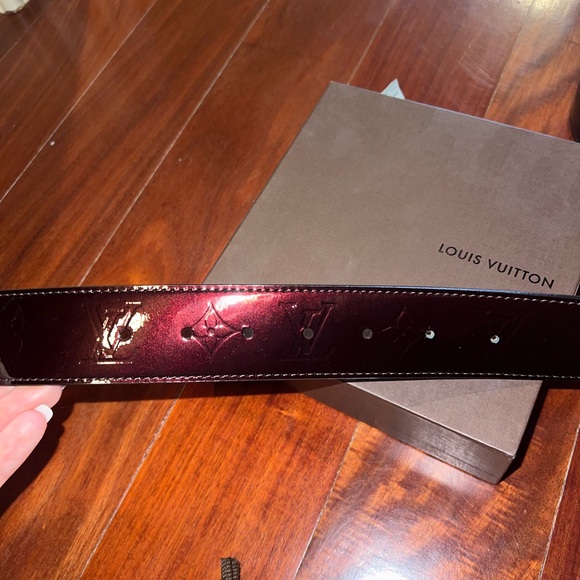 Louis Vuitton Patent Leather Burgundy Belt. - Picture 4 of 8